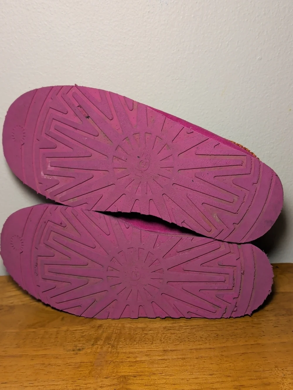UGG Tazz Slippers in Raspberry Multi Colorway Pink Orange Comfy Girls Size 6